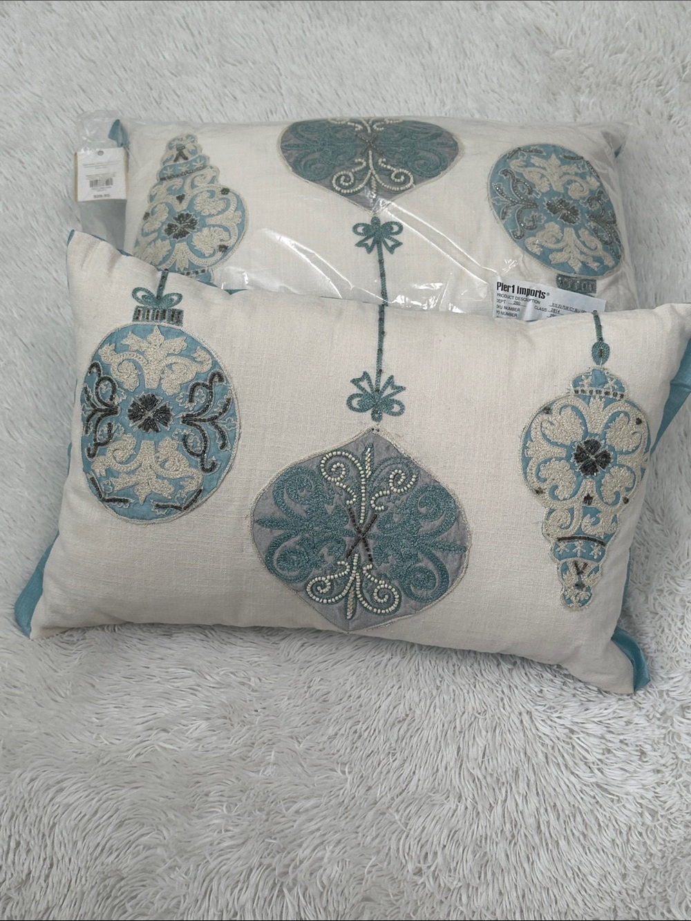 🌴 Set of 2 Pier One Christmas Throw Pillows